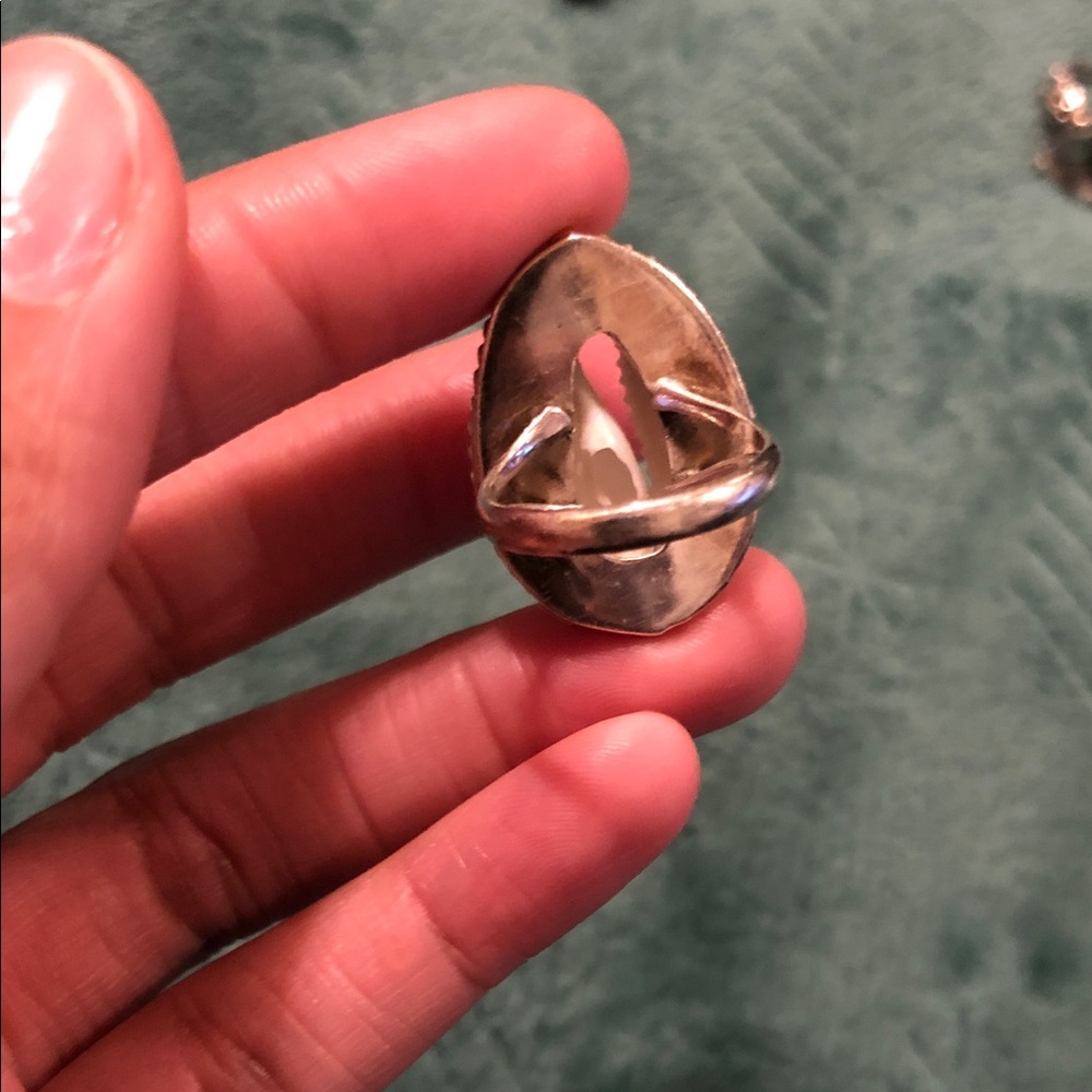Elegant Silver and Gold Cowrie Shell Ring - Picture 5 of 5